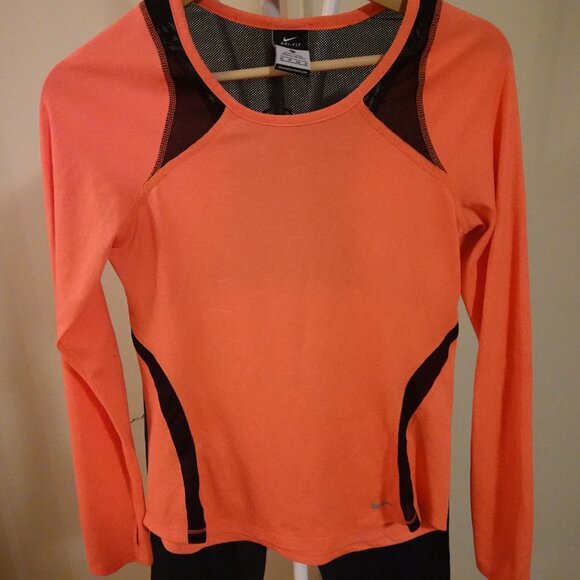 Nike Dri-Fit Pink Workout Top in Size Extra Small - Picture 5 of 5